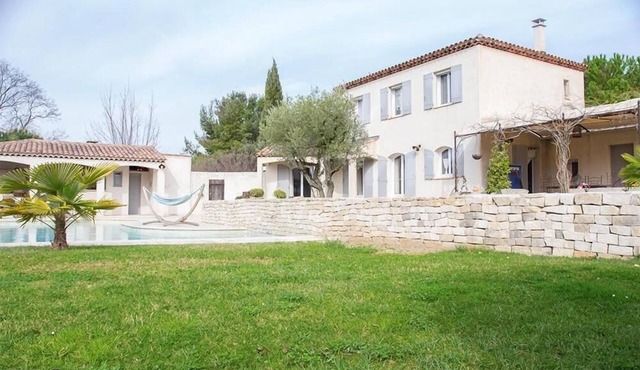 Beautiful villa, swimming pool and pool house 10 minutes from downtown Aix en Provence
