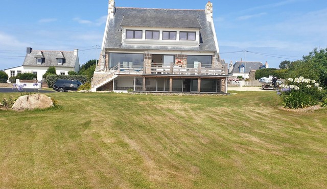 BEAUTIFUL VILLA WITH SEA VIEW ON ÎLE GRANDE