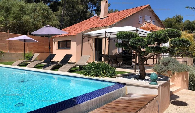 Beautiful villa Carpe Diem pool on foot of city center and beach for 8