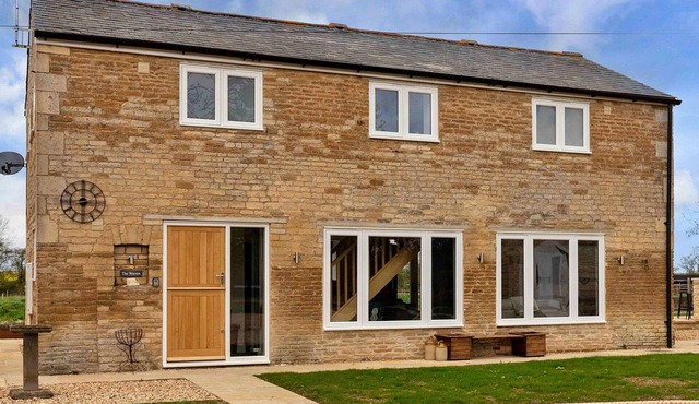 Beautiful villa for 6 guests with WIFI and pets allowed