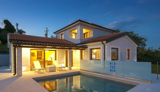 Beautiful Villa Gloria Vita with pool and jacuzzi