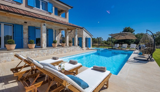 Beautiful Villa Golden Olive
