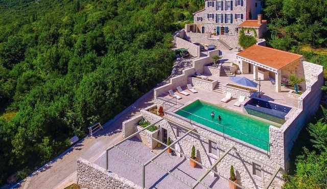 Beautiful Villa Veli Vrh, in Dalmatia