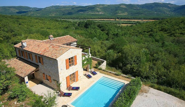 Beautiful villa in outstanding location, 10X5m pool, Wifi, stunning views