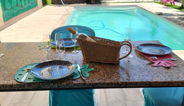 Beautiful villa in quiet neighborhood with pool