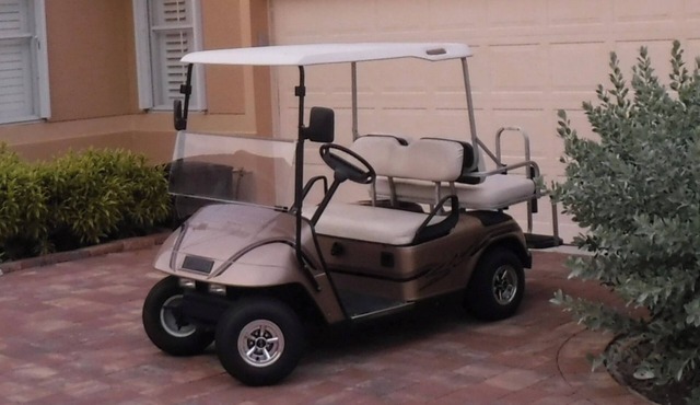 Beautiful Villa INSIDE the Burnt Store community with a golf cart included!