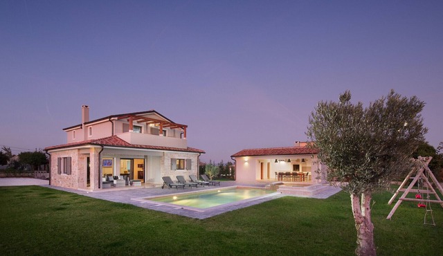 Beautiful Villa Korat, in Istria, with a Pool