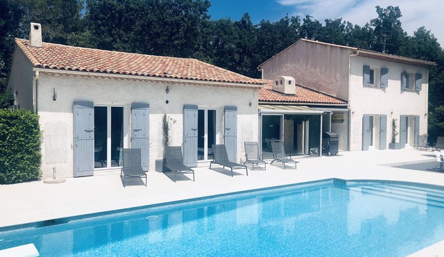 Beautiful Villa, Large Private South Facing pool and 1acre garden, petanque .