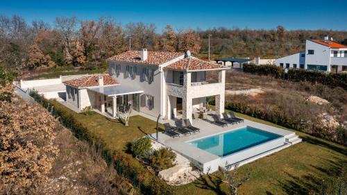 Beautiful Villa Legro with pool in Visnjan