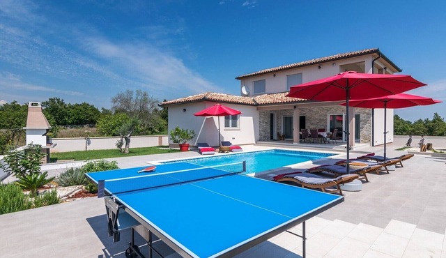 Beautiful Villa Lena with pool, away from the crowds and surrounded by the calmness of nature.