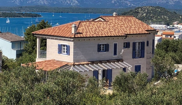 Beautiful Villa Mala Murter, with a Pool