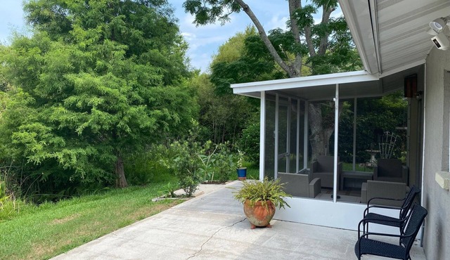 Beautiful Villa! On Wildlife Area, Natural Privacy! Close to Everything. Welcome