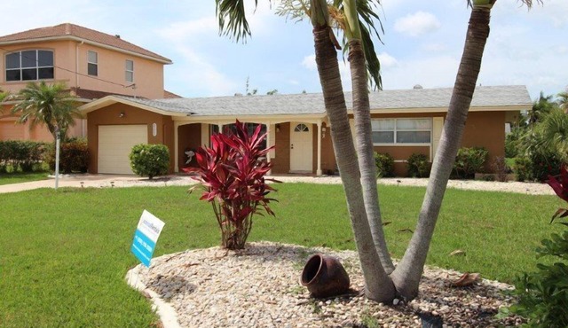 Beautiful Villa on Yatch Club in Cape Coral FL - Walking distance to the Beach