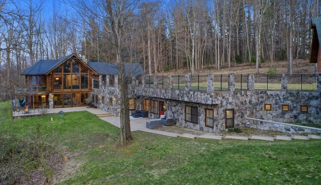 Beautiful Villa - Pool, Hot tub, Sauna, sleeps 29!
