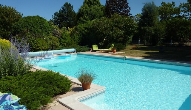 Beautiful villa private pool and beautiful garden next to La Rochelle