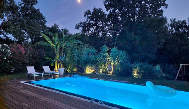 BEAUTIFUL VILLA, QUIET, SWIMMING POOL, sleeps 10/12.