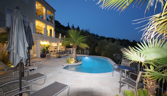 Beautiful villa, recent comfortable well equipped, with swimming pool, air conditioning, wifi