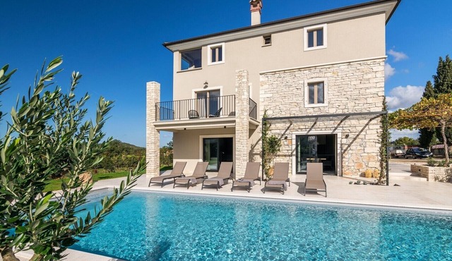 Beautiful Villa San Martino with pool near Rovinj, away from the crowds and surrounded by the calmness of nature.