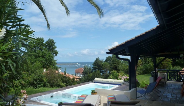Beautiful villa, sea view 150m Socoa beach, swimming pool, jacuzzi, billiards.