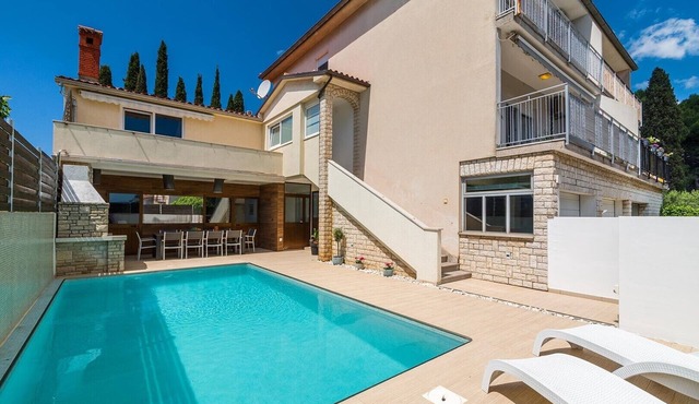 Beautiful Villa Suton with a Private Pool