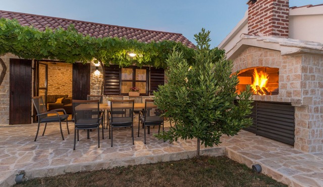 Beautiful Villa Vitis is located in nature with a large garden, swimming pool