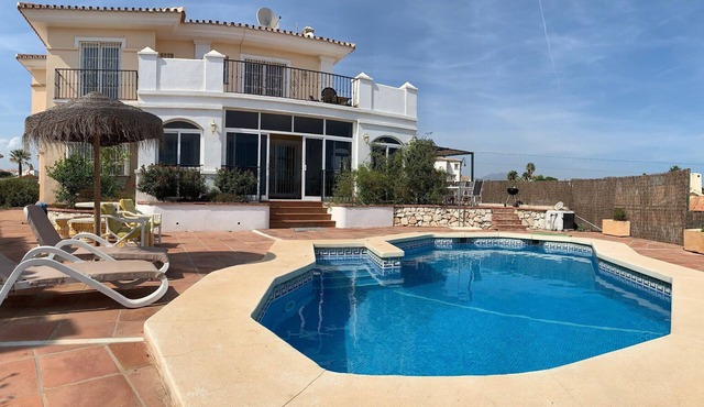 Beautiful Villa Walking distance to Beach El Faro