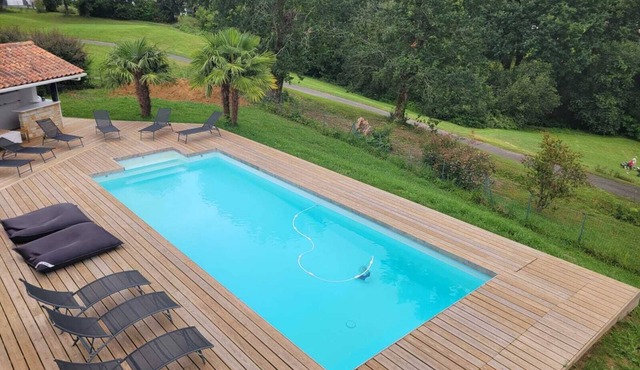 Beautiful villa with heated pool near Biarritz