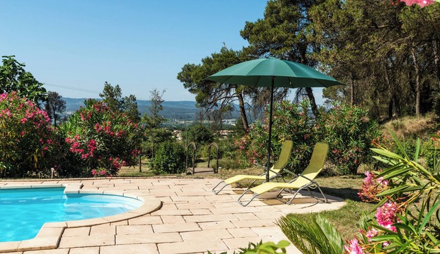 Beautiful villa with large pool and great views for up to 8 guests