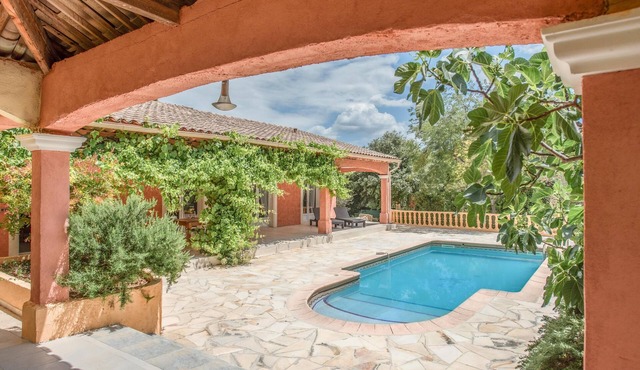 Beautiful villa with pool and close to a village