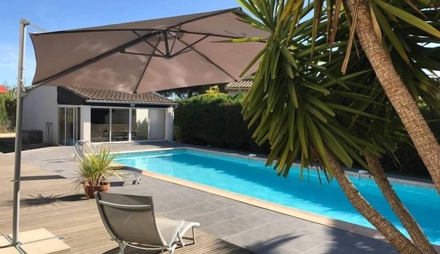 Beautiful Villa with Large Heated Pool and Sea Water, 5 km from the Beach