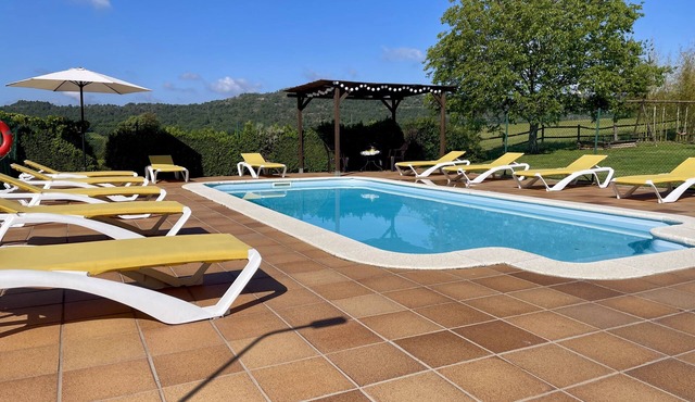 Beautiful villa with 6 bedrooms. Pool, Games Room, Basketball, Playground & more