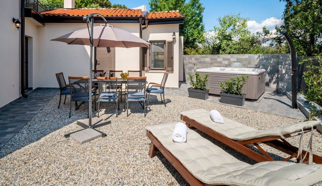 Beautiful villa with A/C, WIFI, private pool, TV, terrace, pets allowed and panoramic view