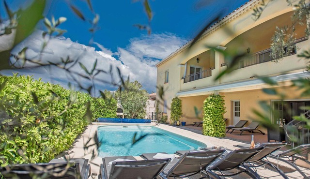 Beautiful villa with airco and heated pool