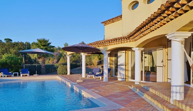 Beautiful Villa with Heated private Pool, only 15 minutes from the Beaches