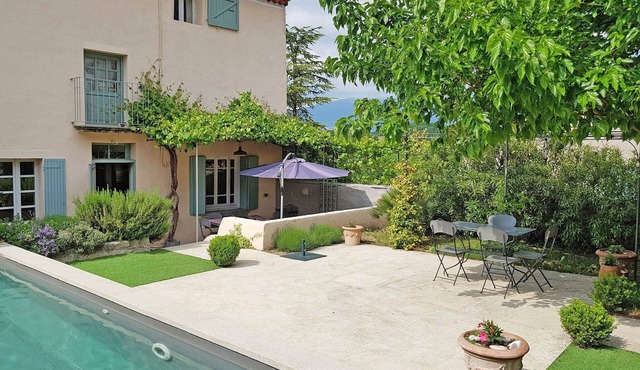 Beautiful villa with pool in Mormoiron