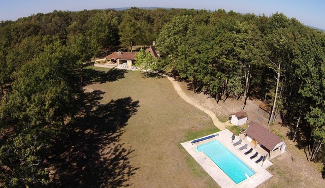 Beautiful villa with georgeous view, AC, heated pool & tennis court