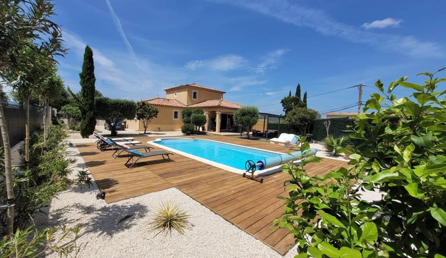 Beautiful villa with heated pool between Nîmes and Le Grau du Roi