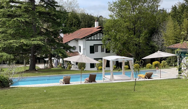 Beautiful villa with heated pool set in 1 hectare of wooded parkland