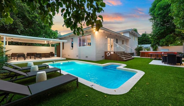 Beautiful Villa with heated pool Must seen!