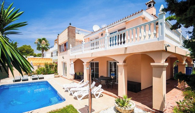 BEAUTIFUL VILLA WITH PRIVATE POOL, GARDEN NEAR THE BEACH, HEATED POOL