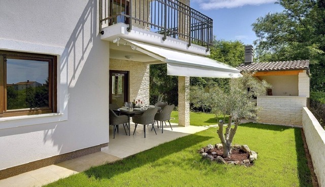Beautiful villa with private pool and pets are welcome