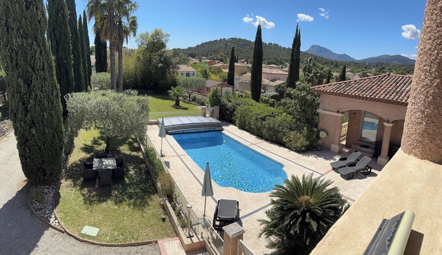 Beautiful villa with pool on the Côte d’Azur, Hyères Golden Islands and beaches.