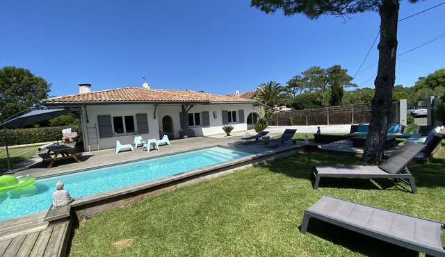 Beautiful villa with pool 2 steps from the ocean