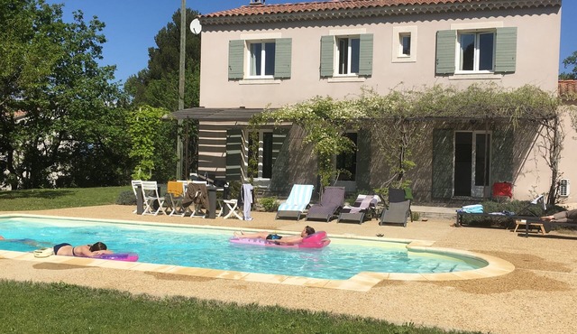 Beautiful villa with pool and garden 10km from Vaison-LaR, fully air-conditioned.