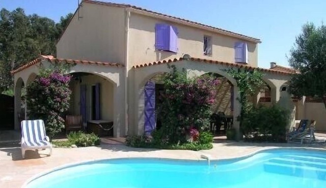 BEAUTIFUL VILLA WITH PRIVATE POOL for 6 or 7 PEOPLE