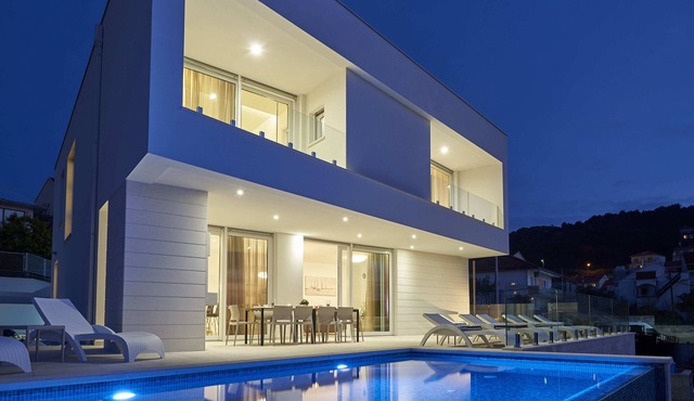 Beautiful villa with sea view 2 minutes from the centre of Trogir- Villa Trogir