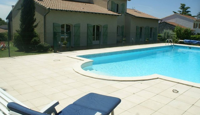 Beautiful villa with secure swimming pool 12 x 6 m near Toulouse, ideal for families!
