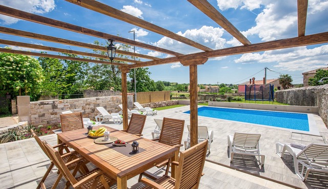 Beautiful villa with swimming pool, grill, WIfi, free WiFi
