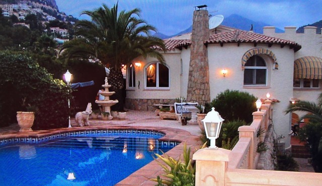 BEAUTIFUL VILLA WITH VIEWS OF THE SEA AND THE MOUNTAINS.nWITH WELLCOME PACK!