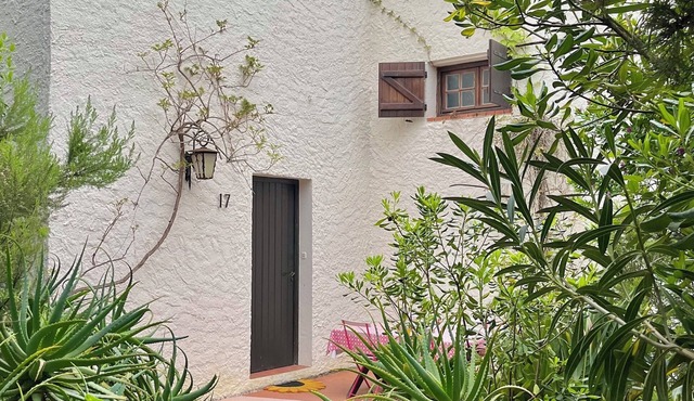 Beautiful villa with view 50 metres from the beach